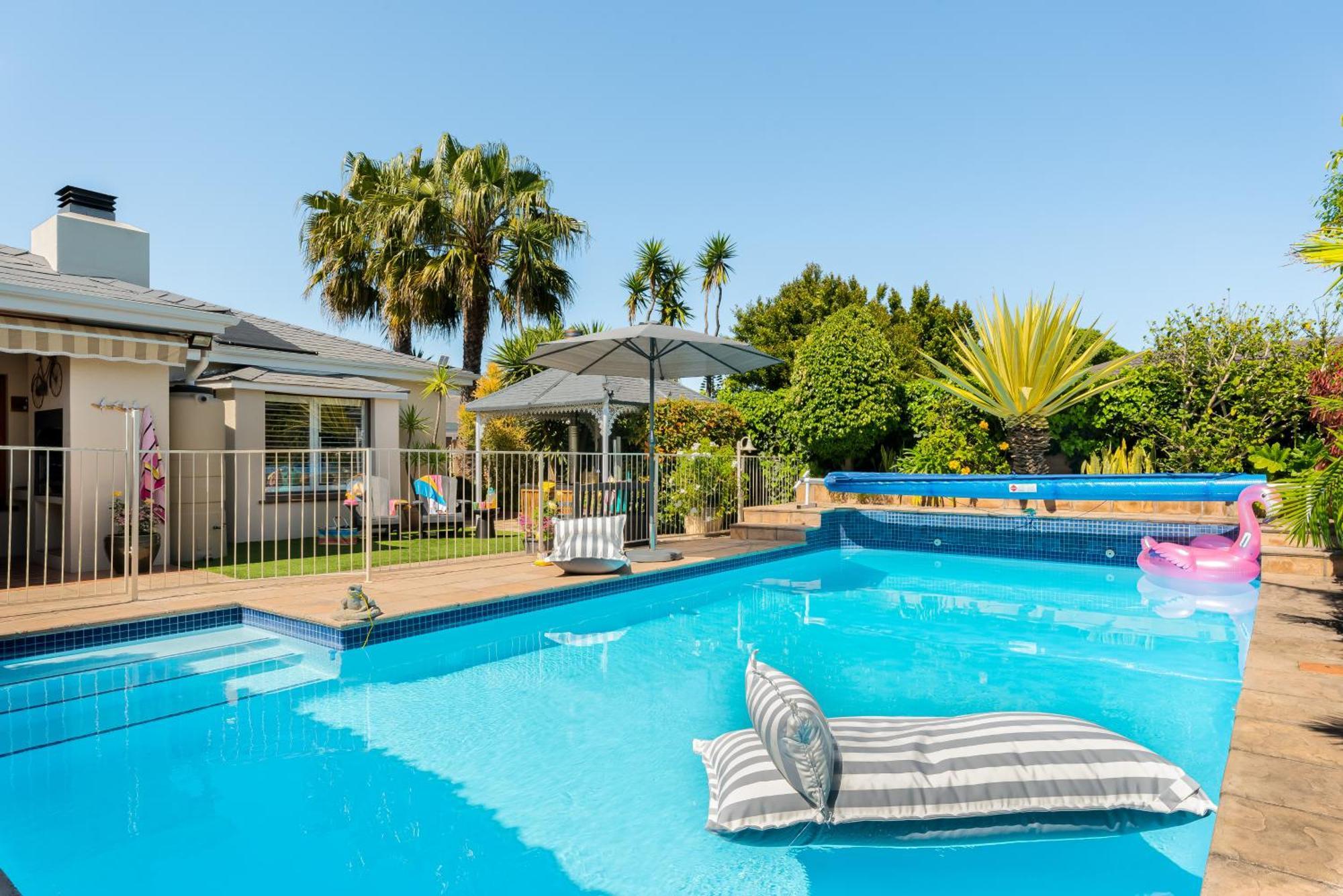 Meerendal Cottage-affordable Luxury-private Garden With Pool & Hot Tub Cape Town
