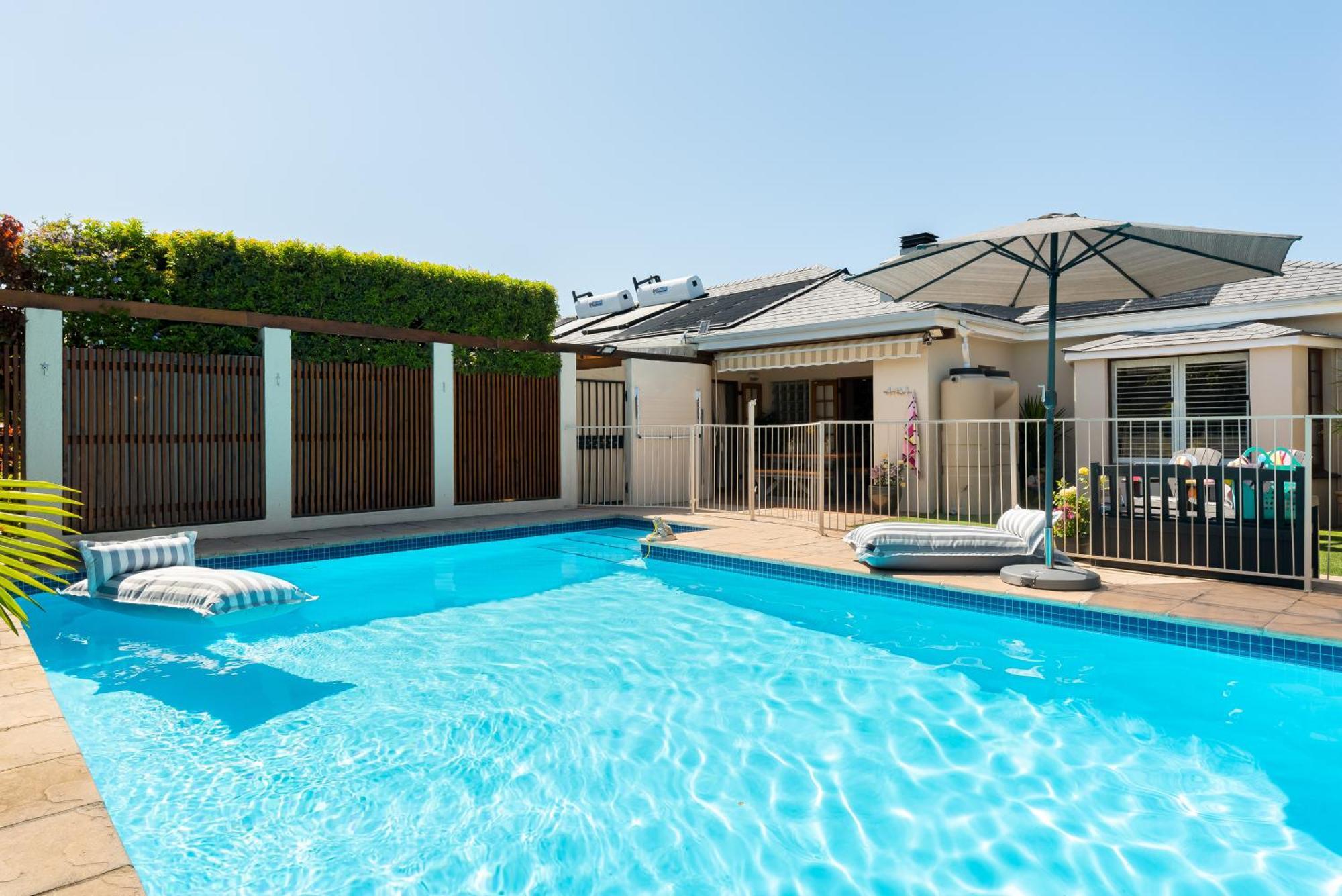 Apartment Meerendal Cottage-affordable Luxury-private Garden With Pool & Hot Tub Cape Town