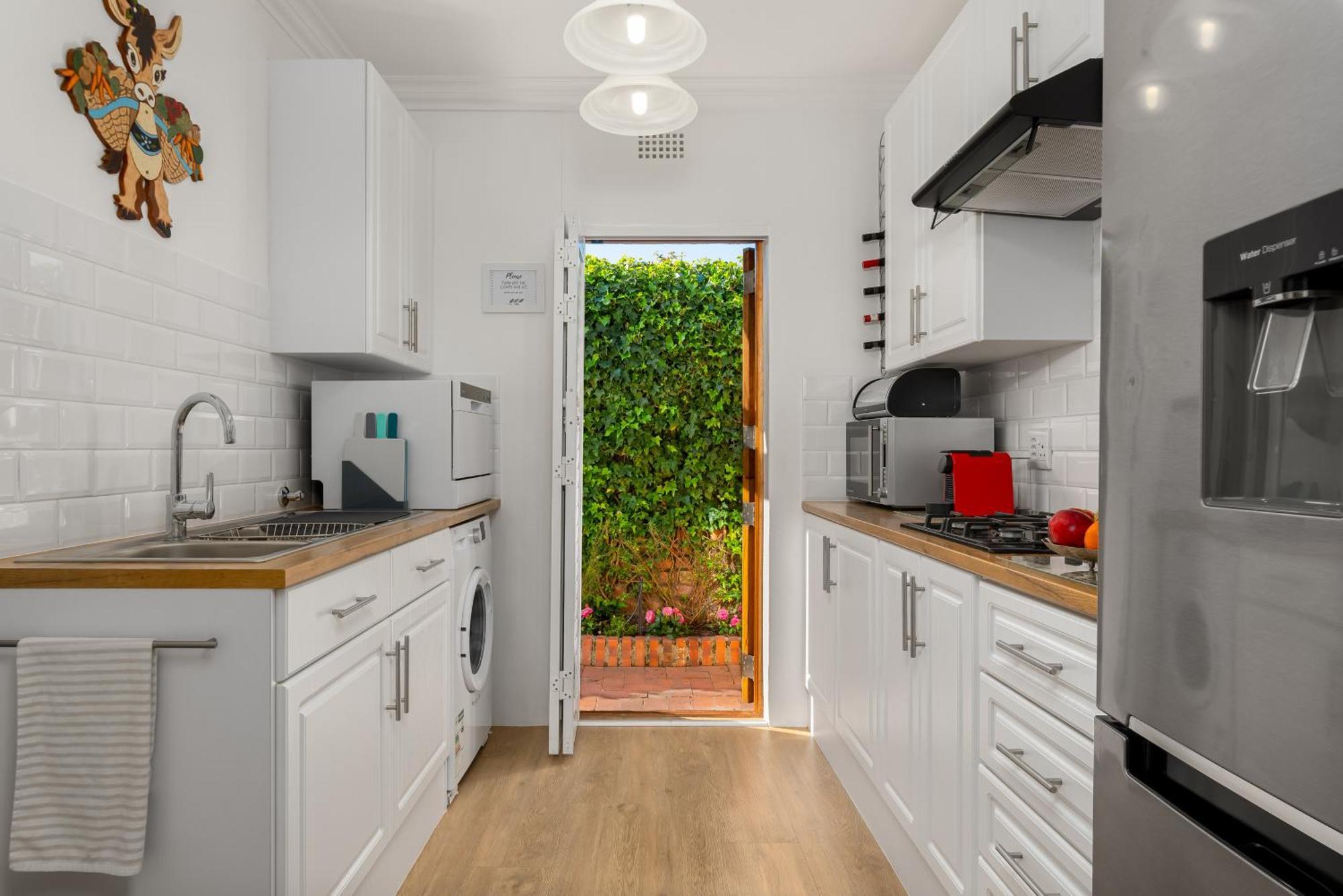 Apartment Meerendal Cottage-affordable Luxury-private Garden With Pool & Hot Tub Cape Town