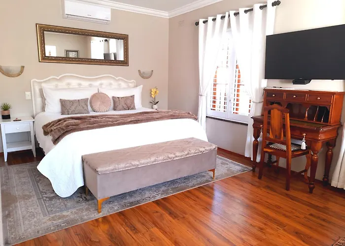 Meerendal Cottage-Affordable Luxury-Private Garden With Pool & Hot Tub
