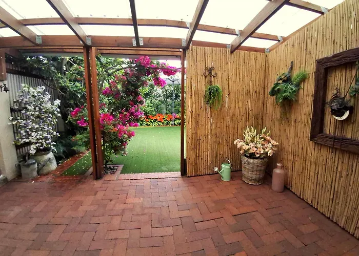 Meerendal Cottage-Affordable Luxury-Private Garden With Pool & Hot Tub