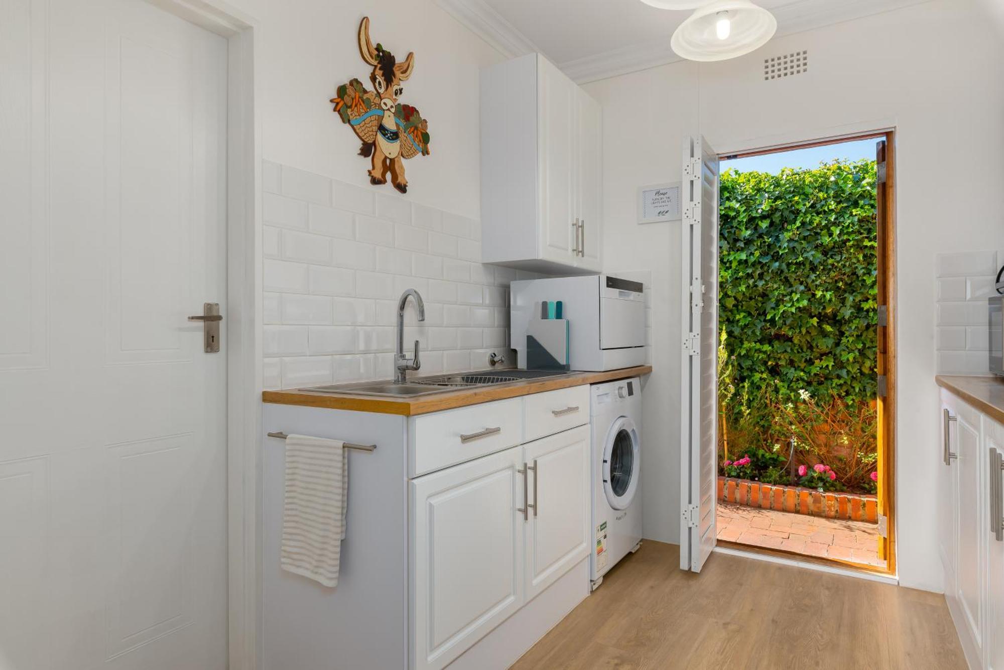 Meerendal Cottage-affordable Luxury-private Garden With Pool & Hot Tub * Cidade Do Cabo