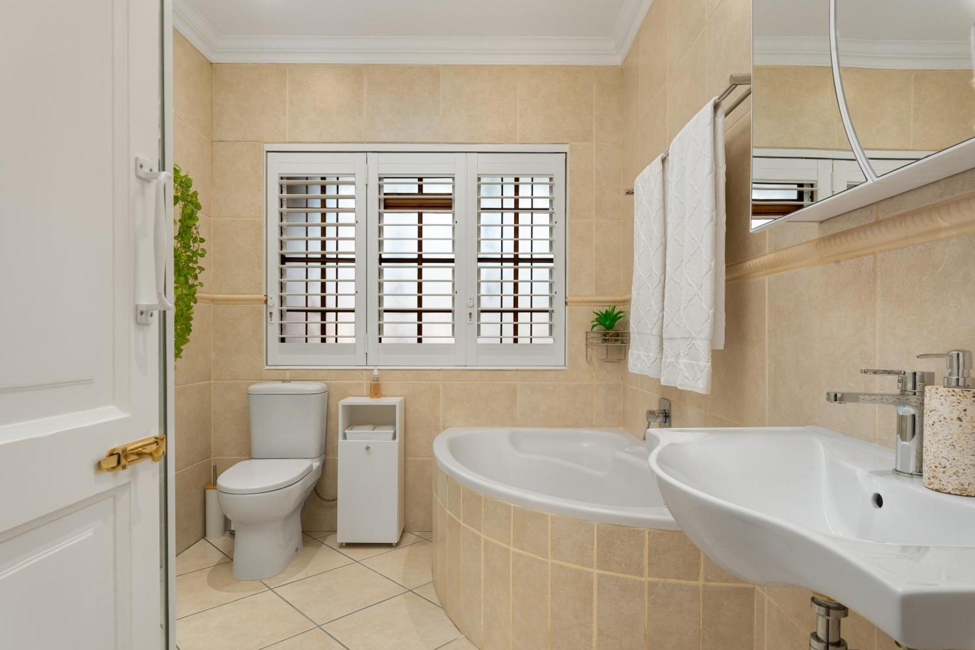 Meerendal Cottage-affordable Luxury-private Garden With Pool & Hot Tub Apartamento *