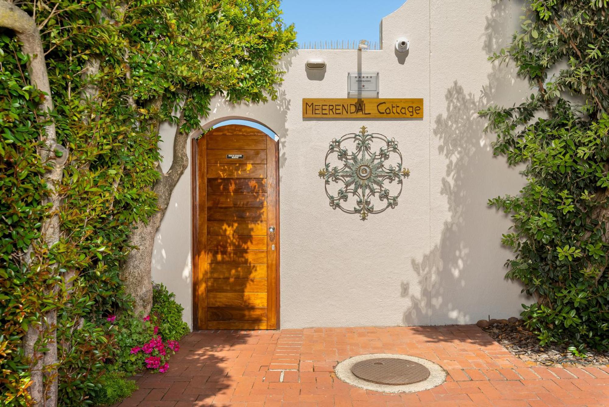 Meerendal Cottage-affordable Luxury-private Garden With Pool & Hot Tub Cidade Do Cabo