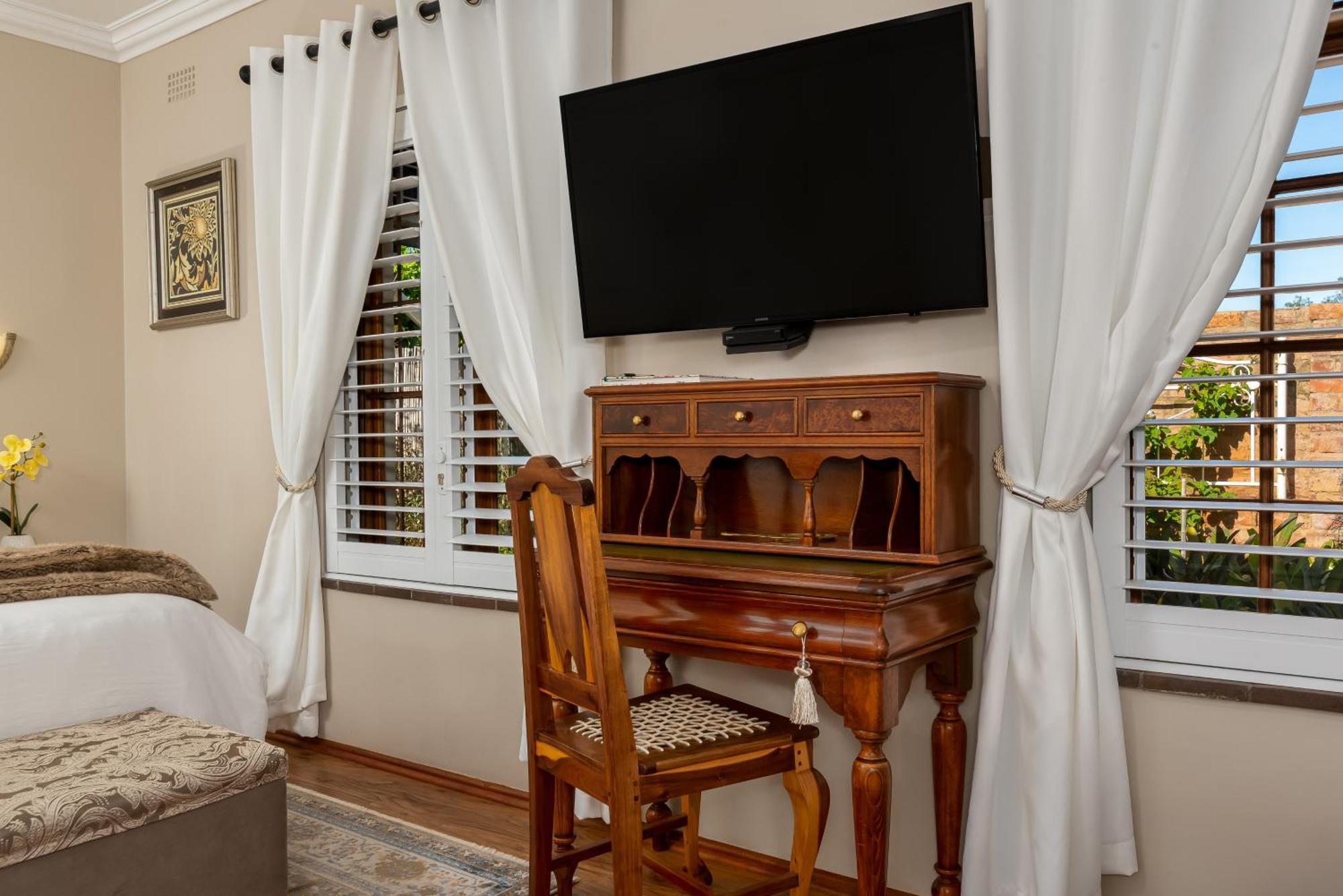 Meerendal Cottage-affordable Luxury-private Garden With Pool & Hot Tub
